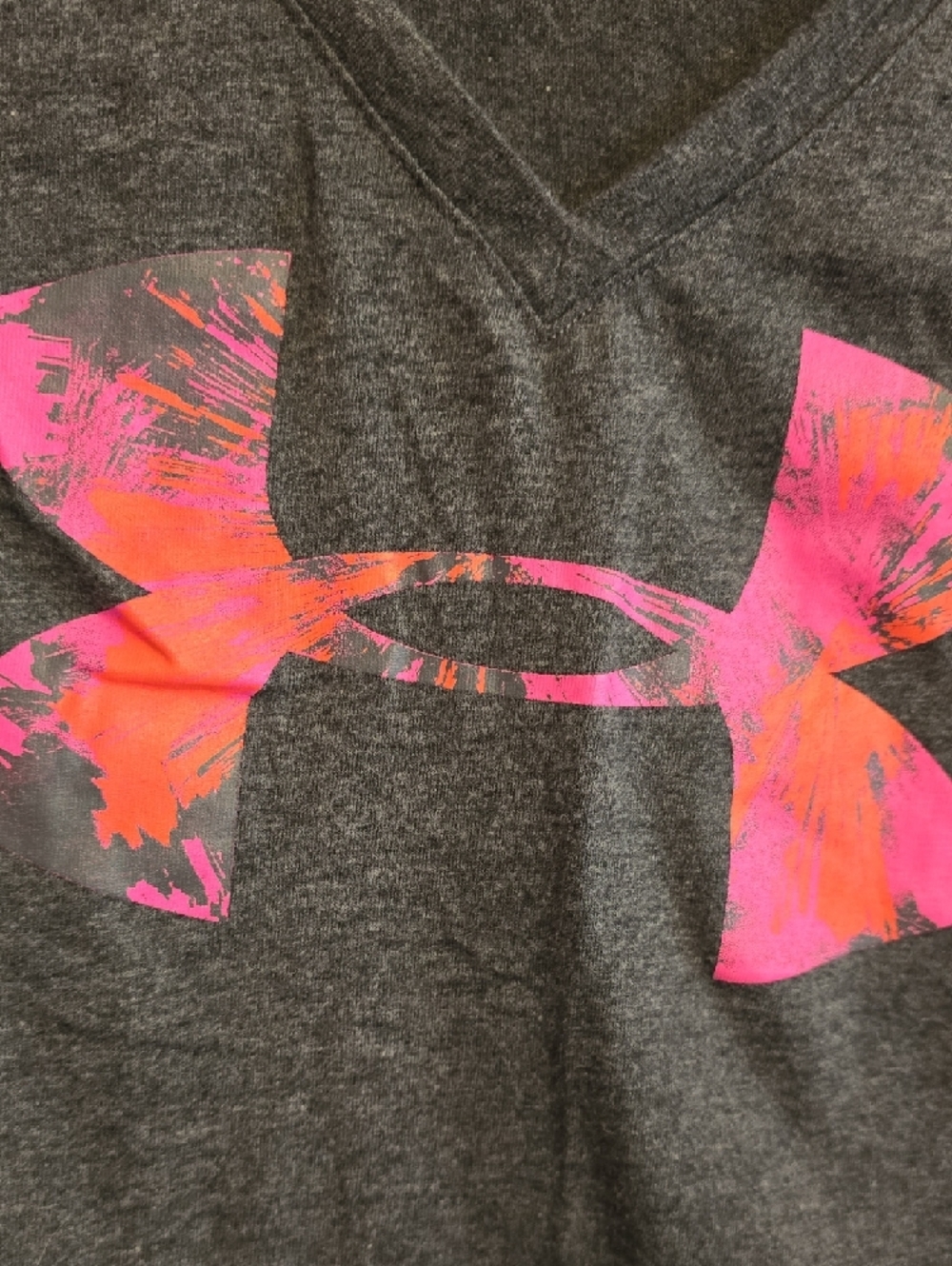 Under Armour Charcoal V-Neck‎ Tee with Neon Pink/Coral Logo - Picture 4 of 4